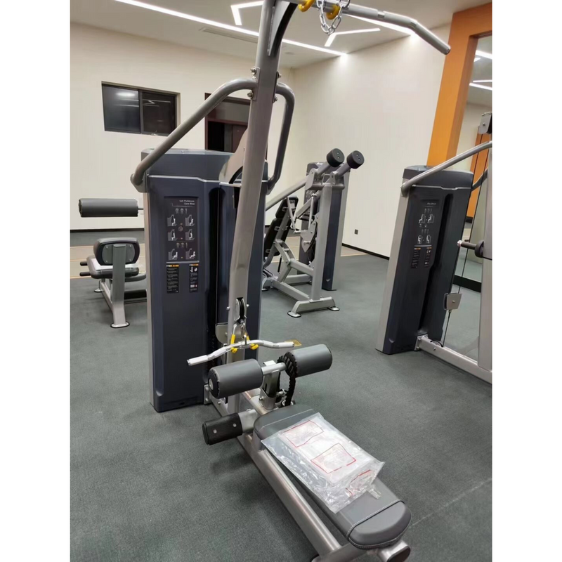 '-Commercial Pulldown / Seated Row-Gym Direct